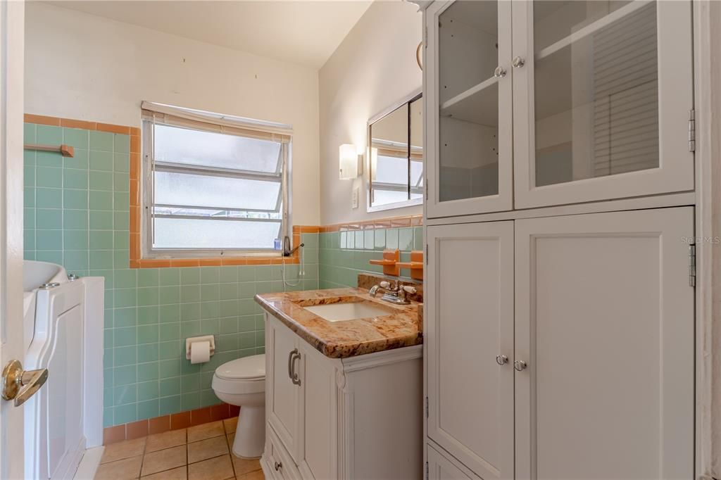 Active With Contract: $233,000 (3 beds, 2 baths, 1413 Square Feet)