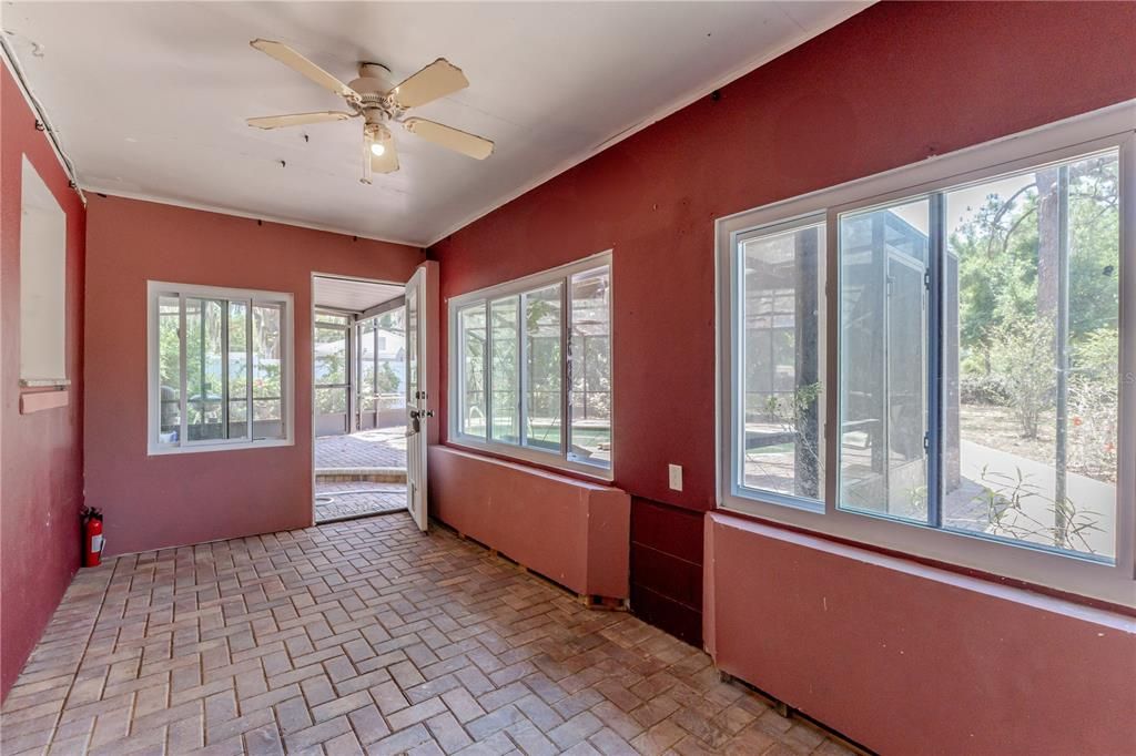 Active With Contract: $233,000 (3 beds, 2 baths, 1413 Square Feet)