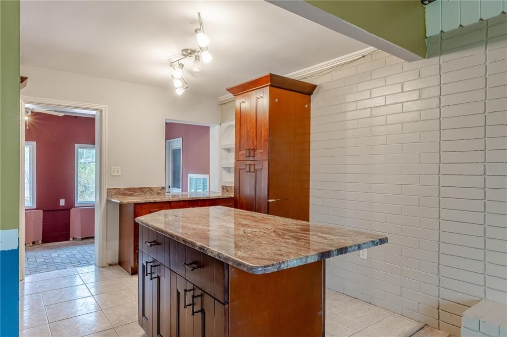 Active With Contract: $233,000 (3 beds, 2 baths, 1413 Square Feet)