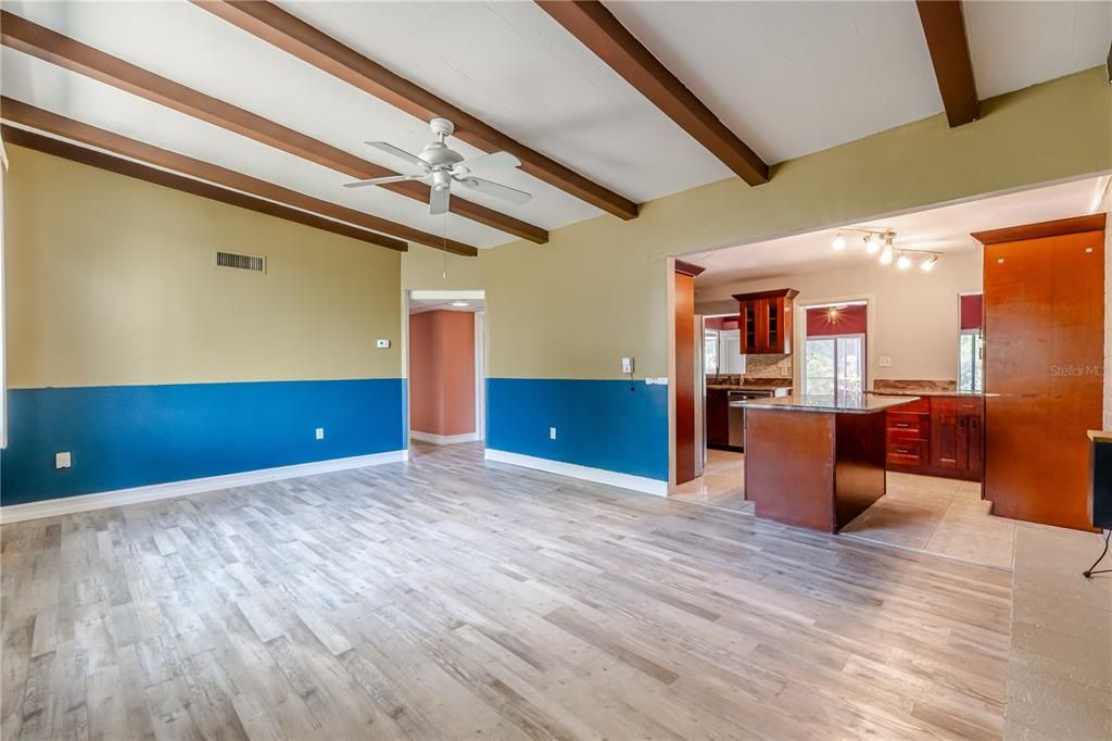 Active With Contract: $233,000 (3 beds, 2 baths, 1413 Square Feet)