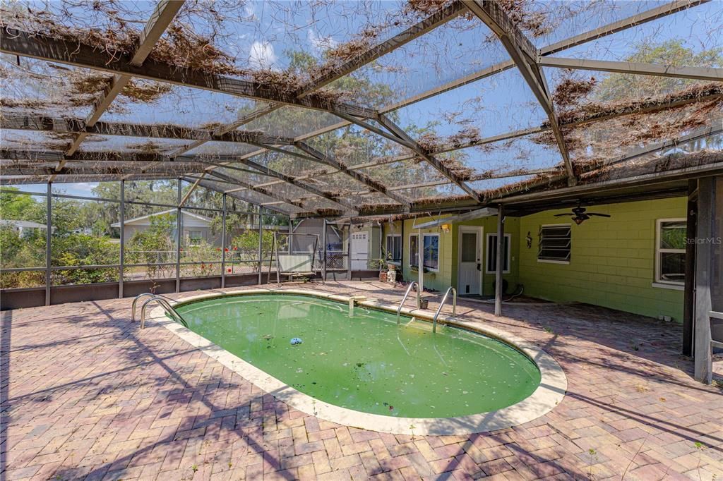 Active With Contract: $233,000 (3 beds, 2 baths, 1413 Square Feet)