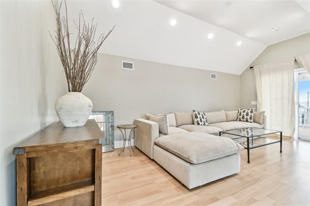 For Rent: $8,500 (4 beds, 3 baths, 2902 Square Feet)