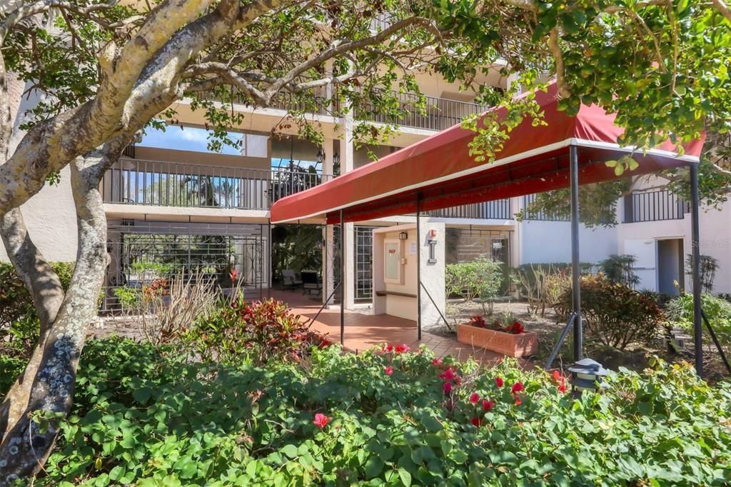 На продажу: $643,000 (2 спален, 2 ванн, 1306 Квадратных фут)