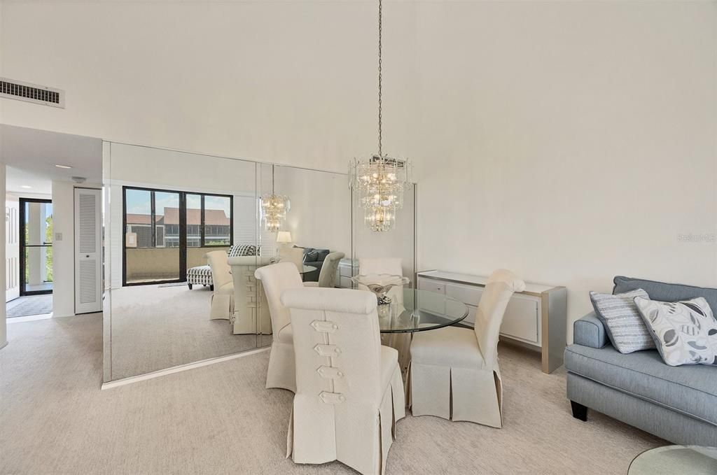 На продажу: $643,000 (2 спален, 2 ванн, 1306 Квадратных фут)