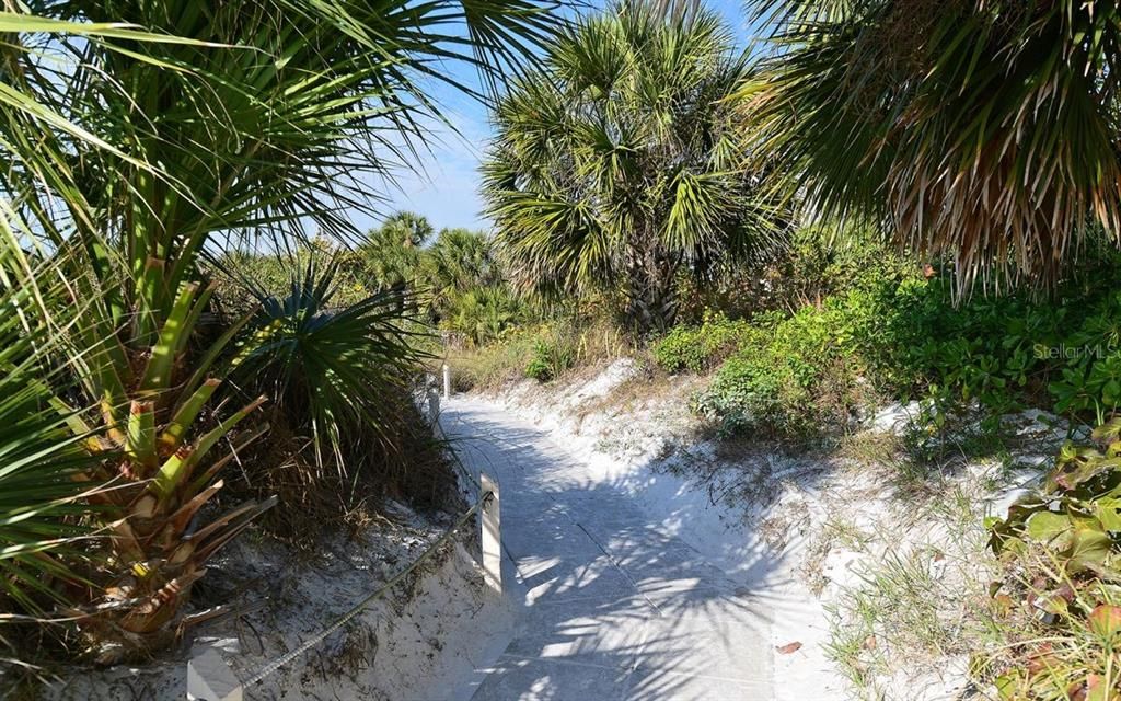 На продажу: $643,000 (2 спален, 2 ванн, 1306 Квадратных фут)