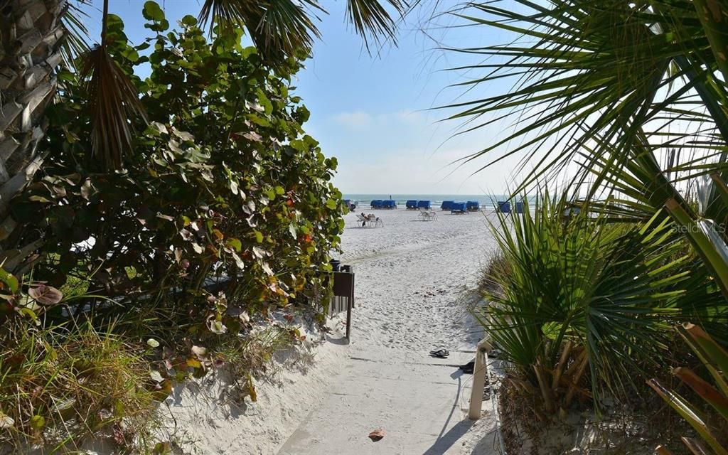 На продажу: $643,000 (2 спален, 2 ванн, 1306 Квадратных фут)