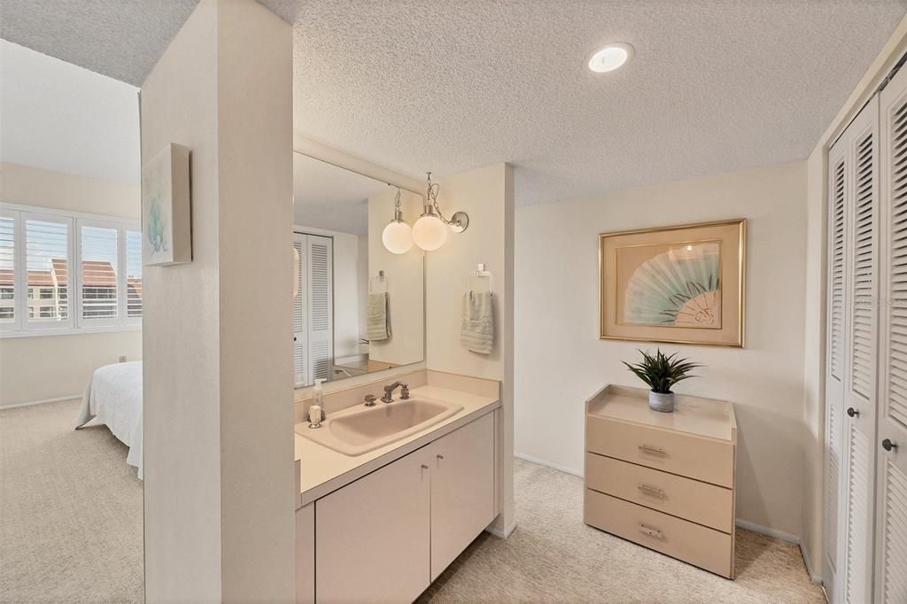 На продажу: $643,000 (2 спален, 2 ванн, 1306 Квадратных фут)