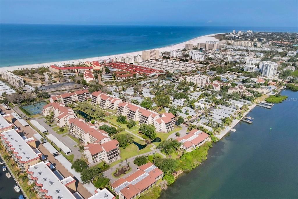 На продажу: $643,000 (2 спален, 2 ванн, 1306 Квадратных фут)