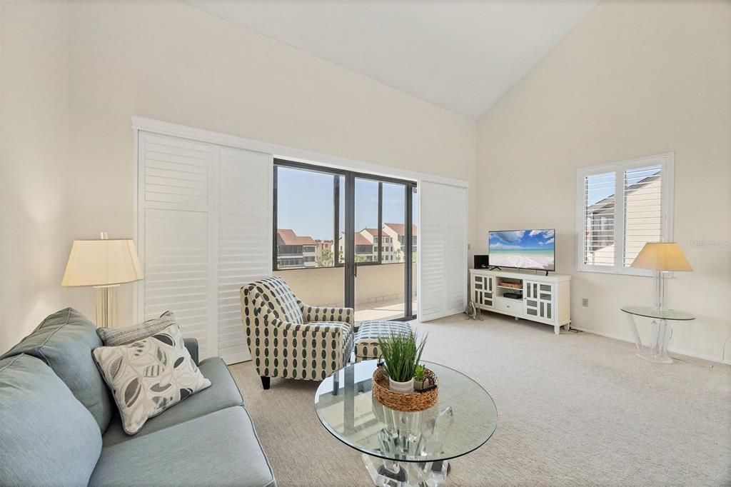 На продажу: $643,000 (2 спален, 2 ванн, 1306 Квадратных фут)