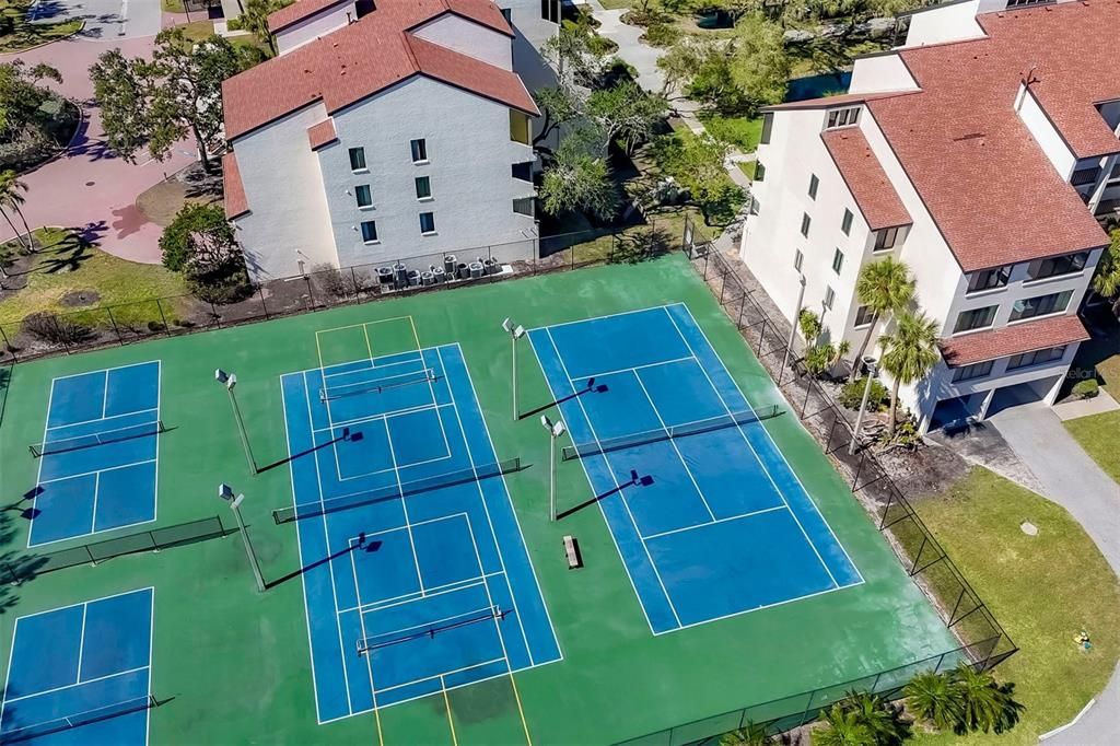 На продажу: $643,000 (2 спален, 2 ванн, 1306 Квадратных фут)