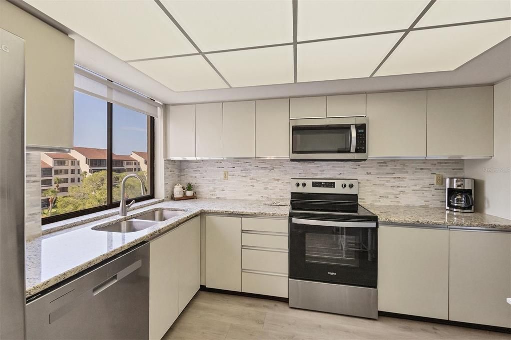 На продажу: $643,000 (2 спален, 2 ванн, 1306 Квадратных фут)