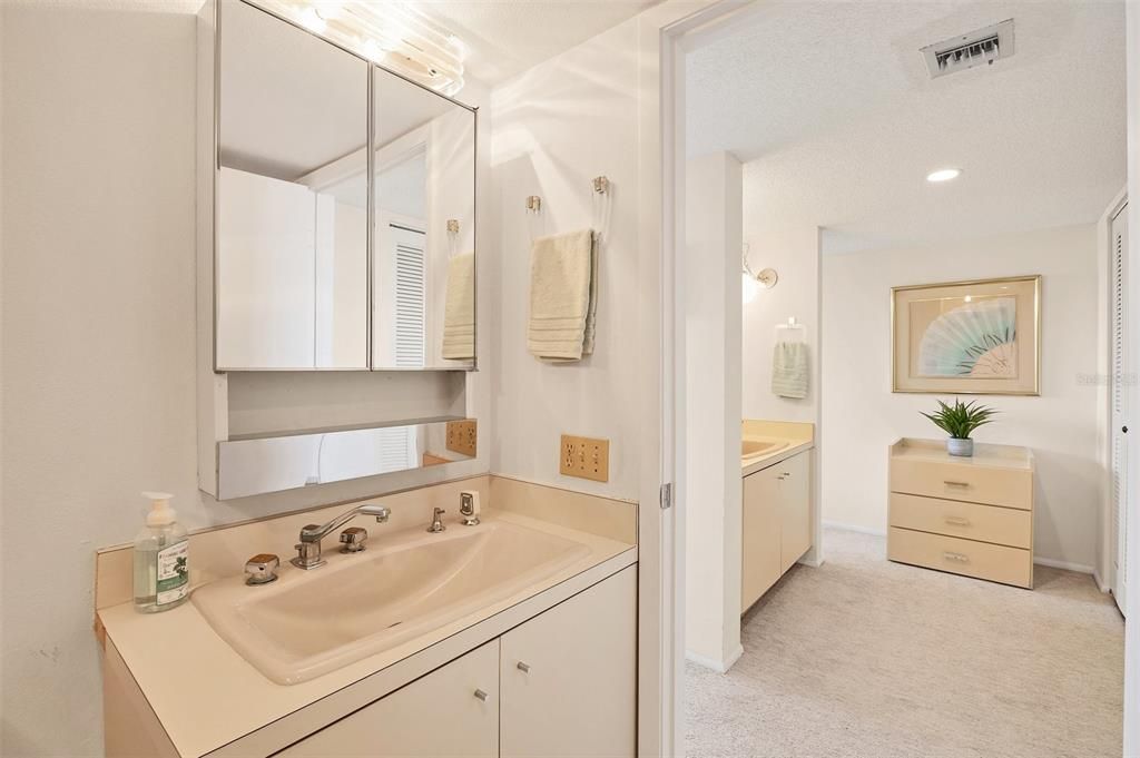 На продажу: $643,000 (2 спален, 2 ванн, 1306 Квадратных фут)