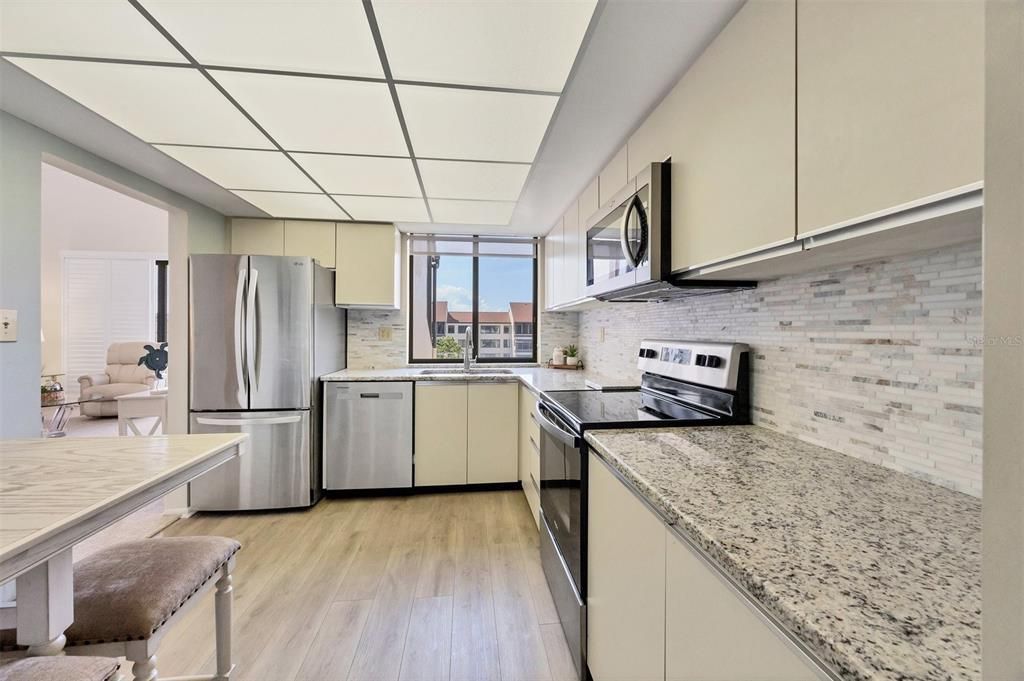 На продажу: $643,000 (2 спален, 2 ванн, 1306 Квадратных фут)