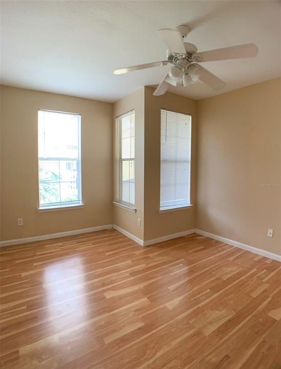 For Sale: $285,000 (2 beds, 2 baths, 1070 Square Feet)