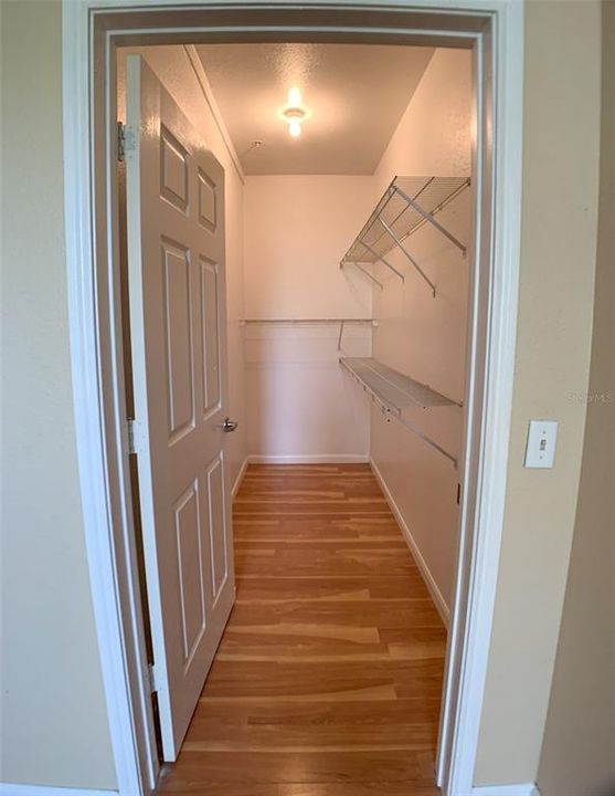 For Sale: $285,000 (2 beds, 2 baths, 1070 Square Feet)