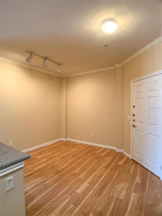 For Sale: $285,000 (2 beds, 2 baths, 1070 Square Feet)