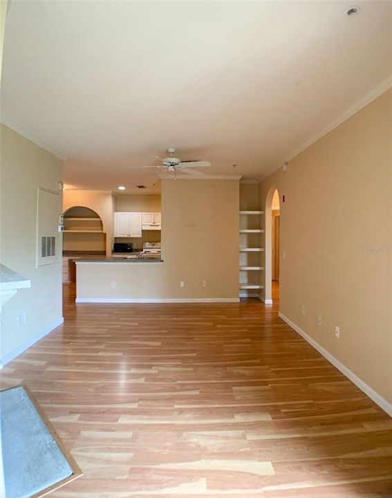 For Sale: $285,000 (2 beds, 2 baths, 1070 Square Feet)