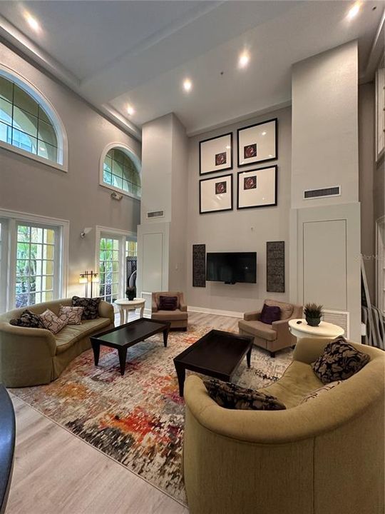 For Sale: $285,000 (2 beds, 2 baths, 1070 Square Feet)