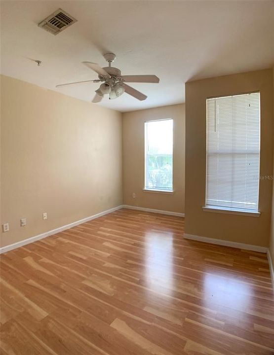 For Sale: $285,000 (2 beds, 2 baths, 1070 Square Feet)