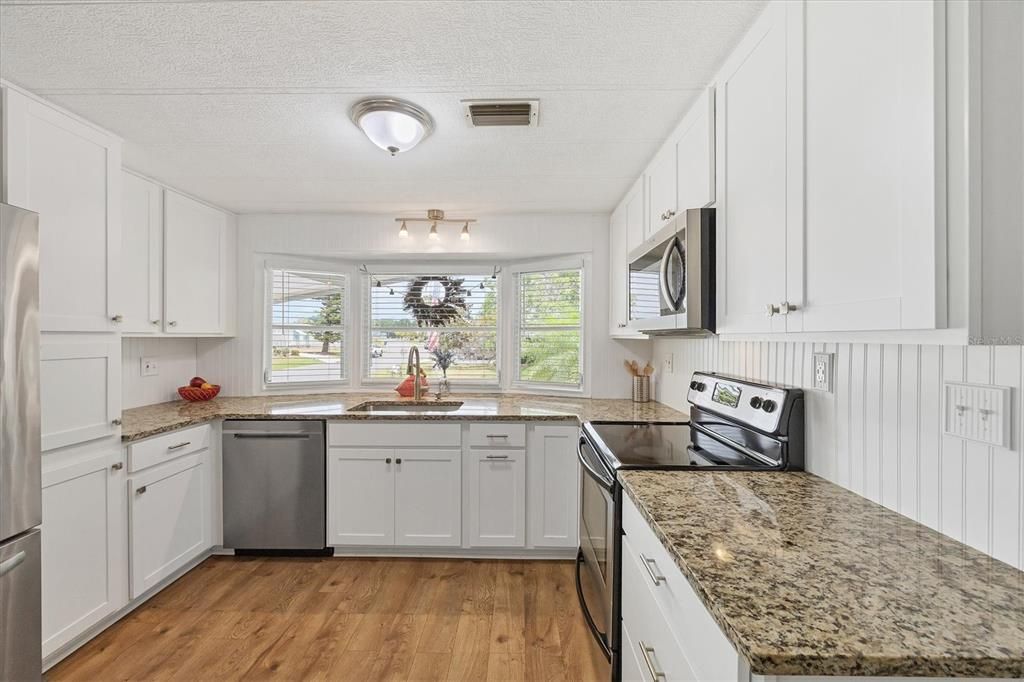 合同活跃: $194,500 (2 贝兹, 2 浴室, 960 平方英尺)