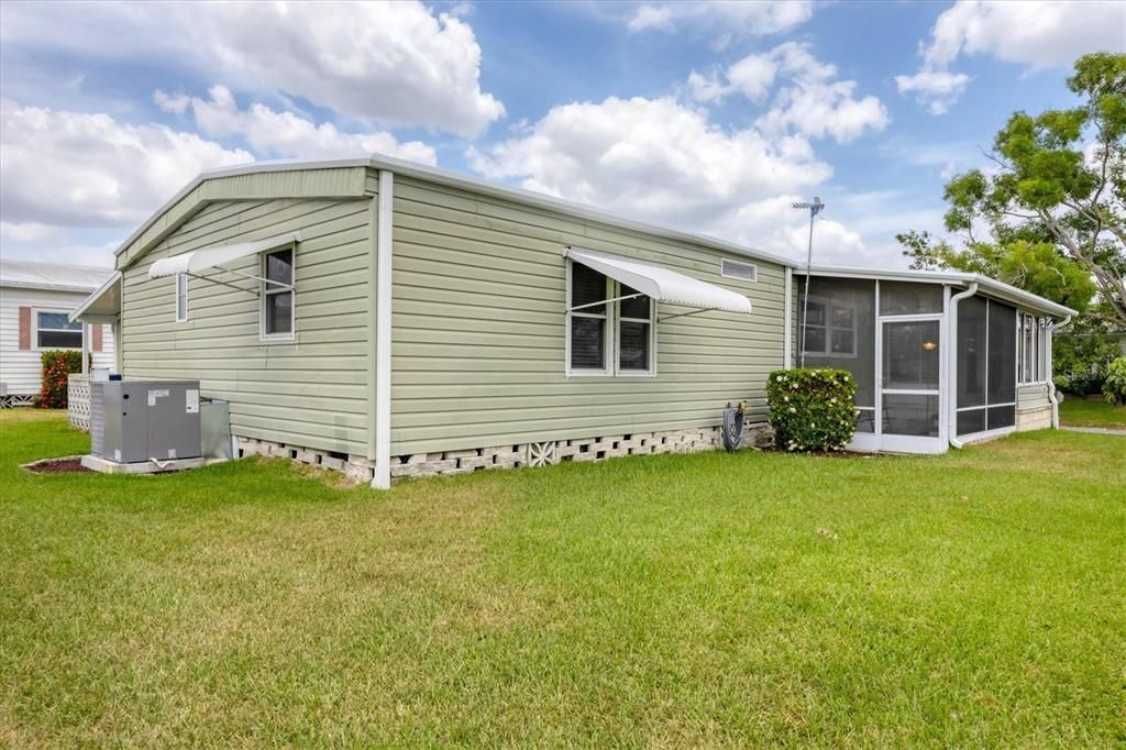 合同活跃: $194,500 (2 贝兹, 2 浴室, 960 平方英尺)