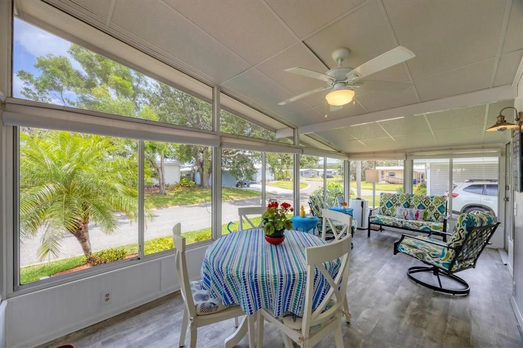 合同活跃: $194,500 (2 贝兹, 2 浴室, 960 平方英尺)