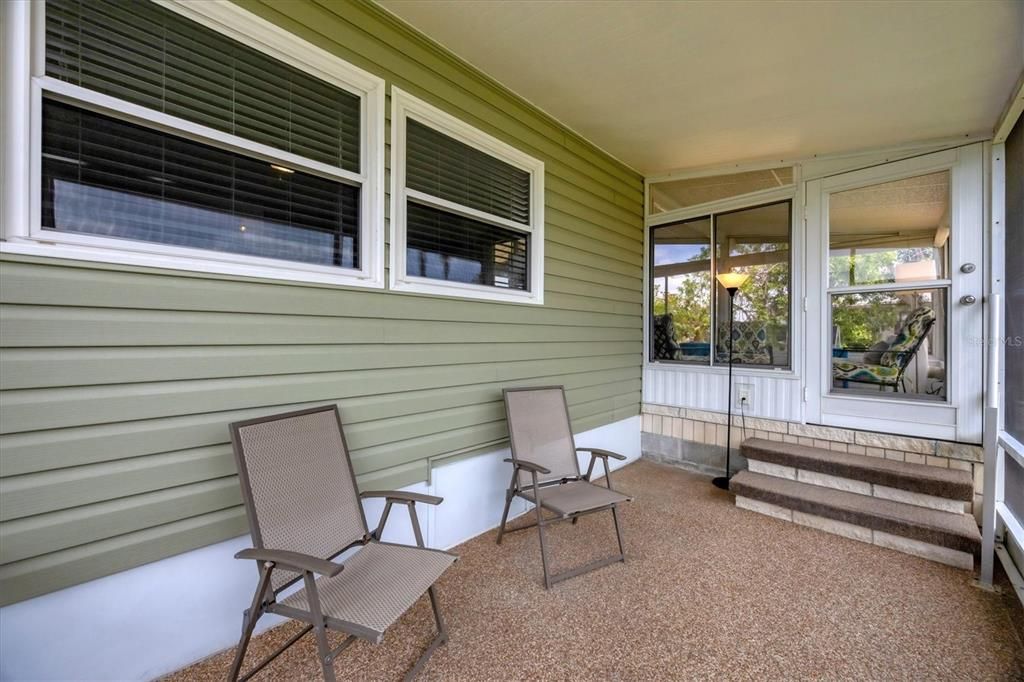 合同活跃: $194,500 (2 贝兹, 2 浴室, 960 平方英尺)