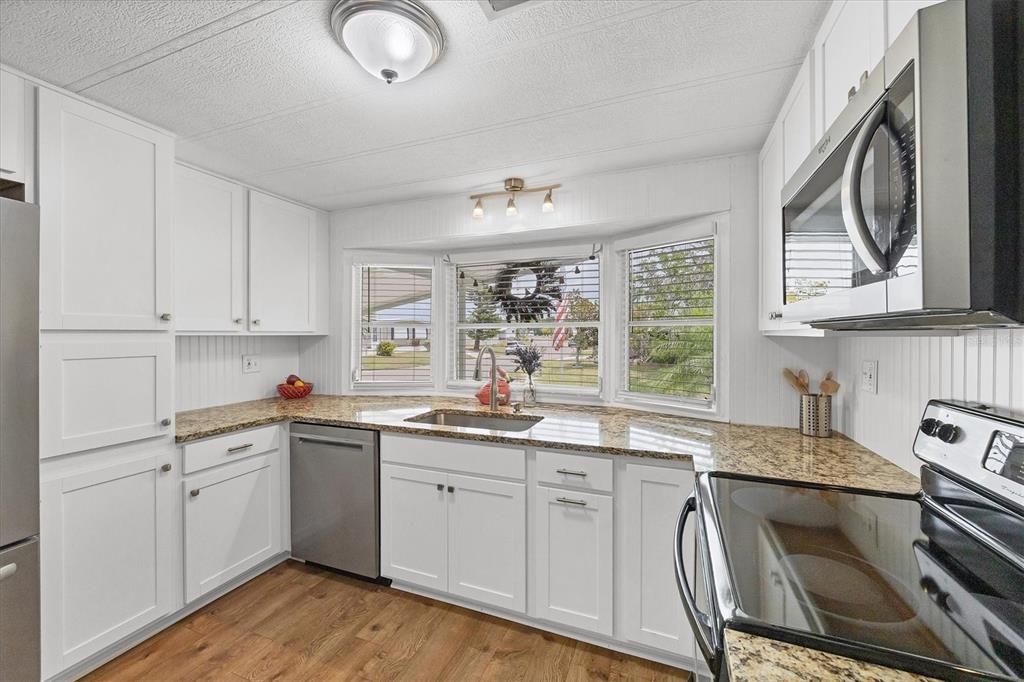 合同活跃: $194,500 (2 贝兹, 2 浴室, 960 平方英尺)