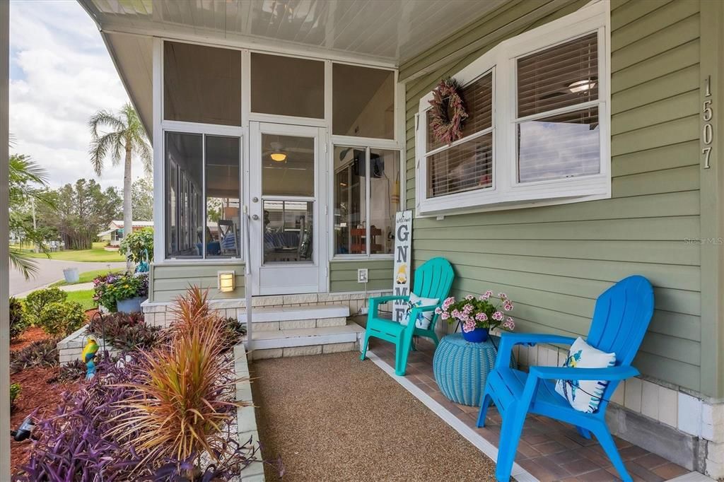 合同活跃: $194,500 (2 贝兹, 2 浴室, 960 平方英尺)