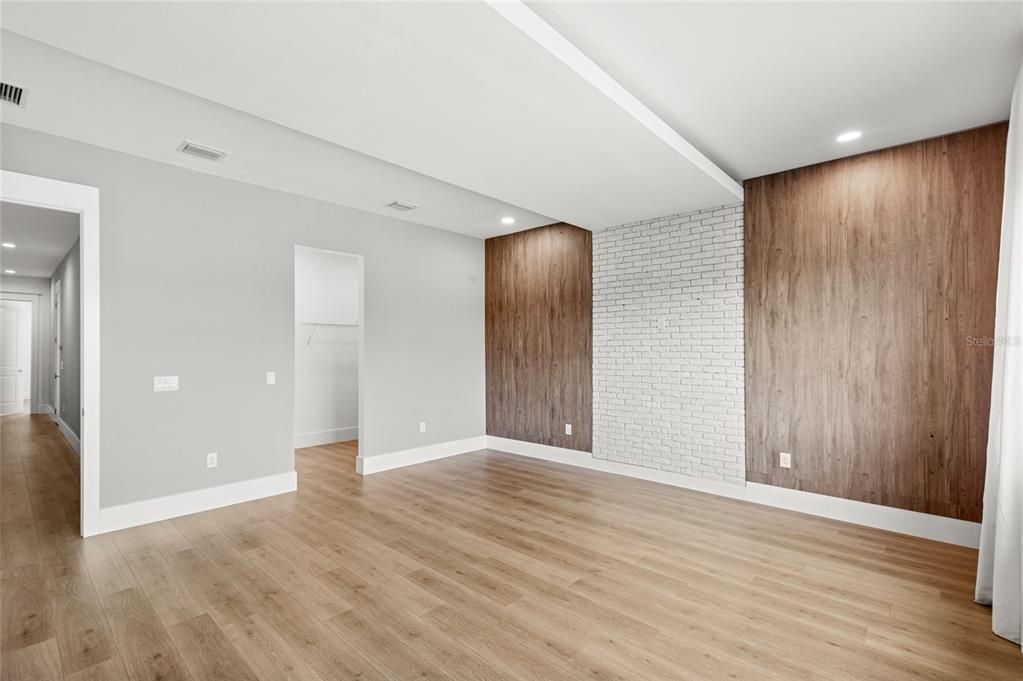 Под контрактом: $2,850,000 (6 спален, 7 ванн, 8372 Квадратных фут)