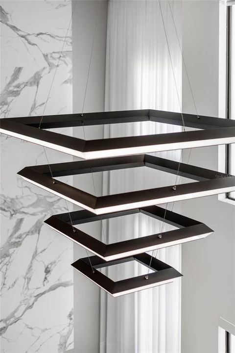 Под контрактом: $2,850,000 (6 спален, 7 ванн, 8372 Квадратных фут)