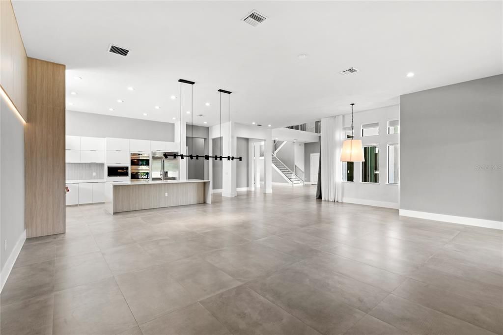 Под контрактом: $2,850,000 (6 спален, 7 ванн, 8372 Квадратных фут)