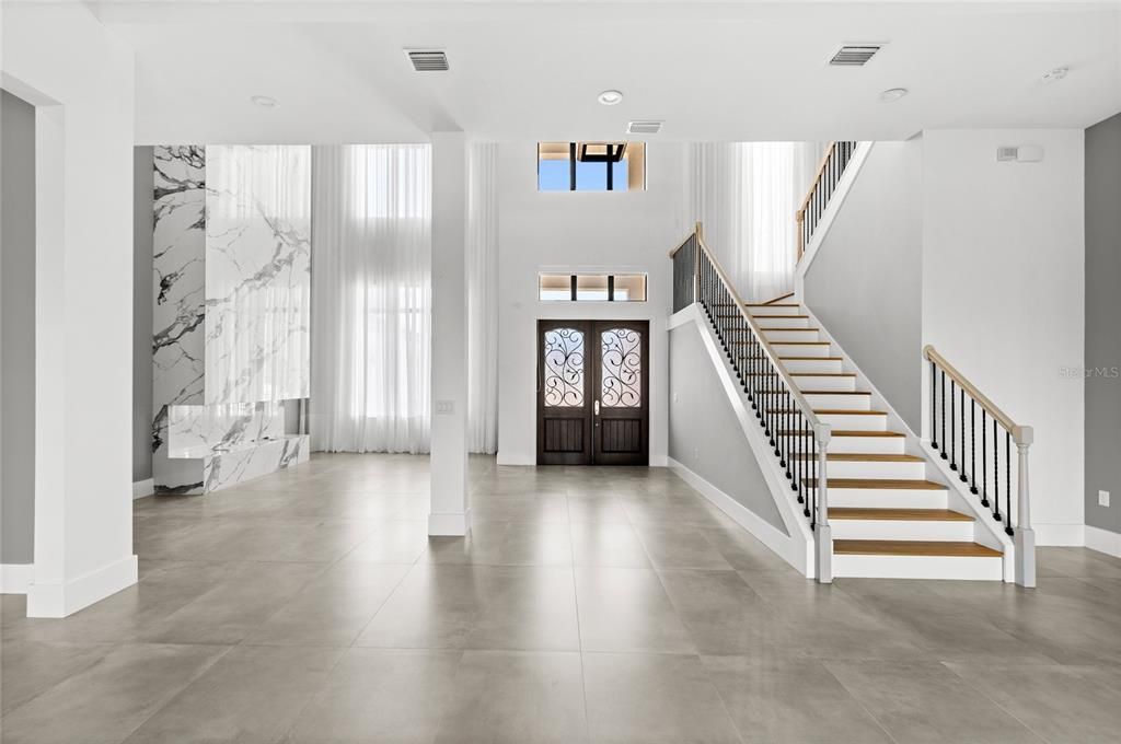 Под контрактом: $2,850,000 (6 спален, 7 ванн, 8372 Квадратных фут)