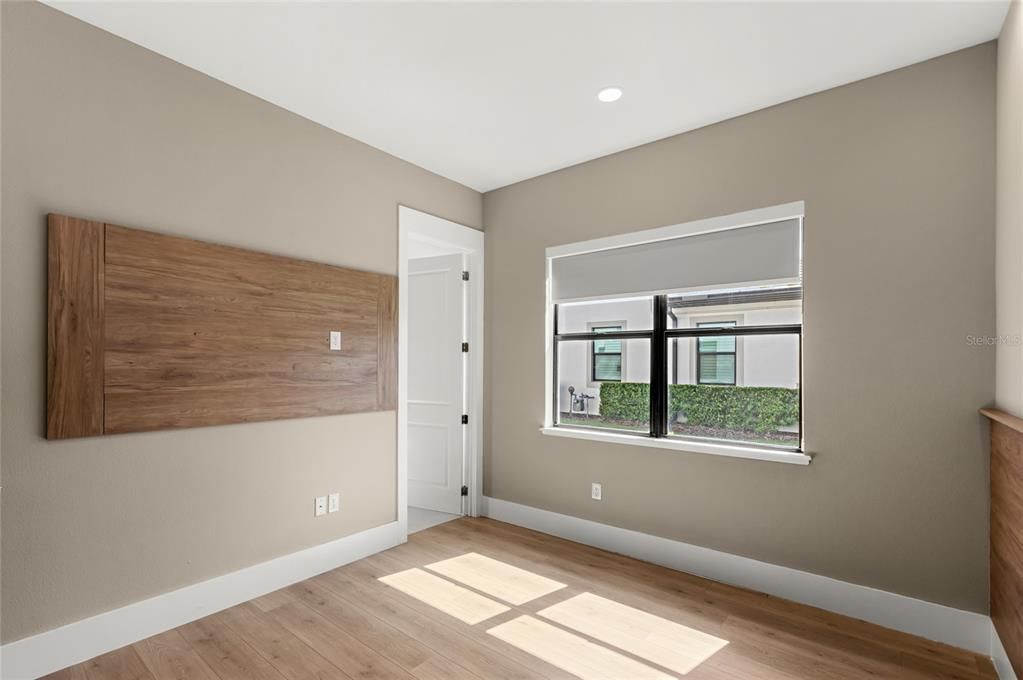 Под контрактом: $2,850,000 (6 спален, 7 ванн, 8372 Квадратных фут)