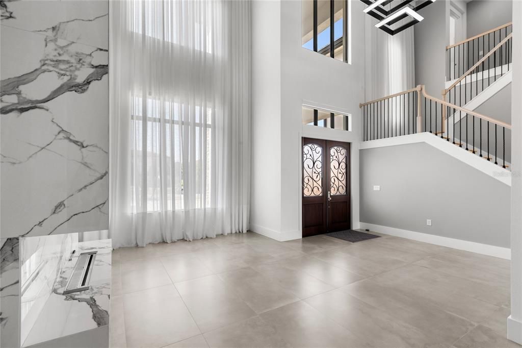 Под контрактом: $2,850,000 (6 спален, 7 ванн, 8372 Квадратных фут)