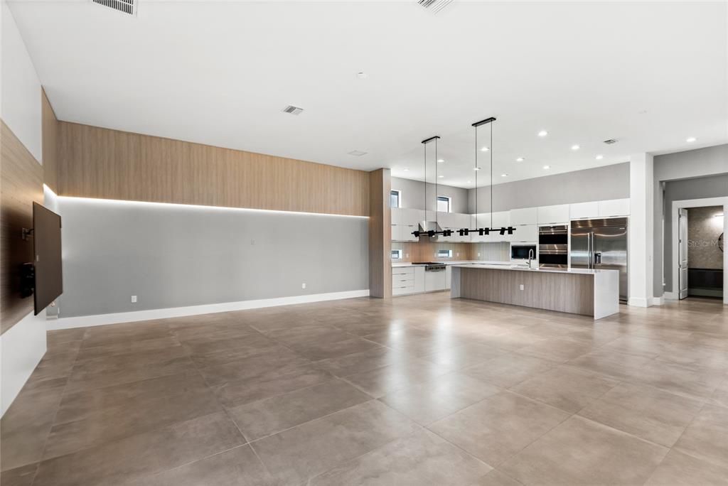 Под контрактом: $2,850,000 (6 спален, 7 ванн, 8372 Квадратных фут)