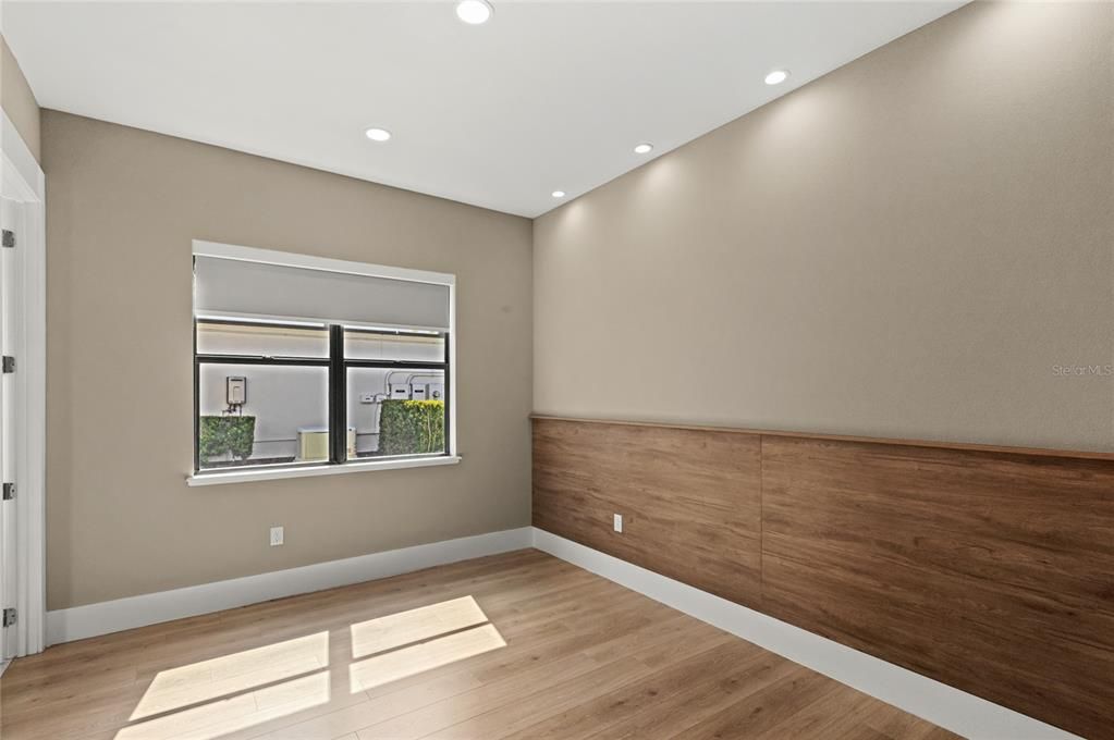 Под контрактом: $2,850,000 (6 спален, 7 ванн, 8372 Квадратных фут)