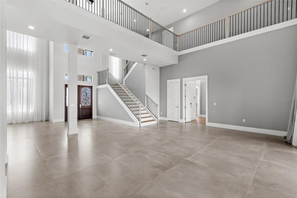 Под контрактом: $2,850,000 (6 спален, 7 ванн, 8372 Квадратных фут)