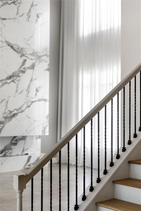 Под контрактом: $2,850,000 (6 спален, 7 ванн, 8372 Квадратных фут)