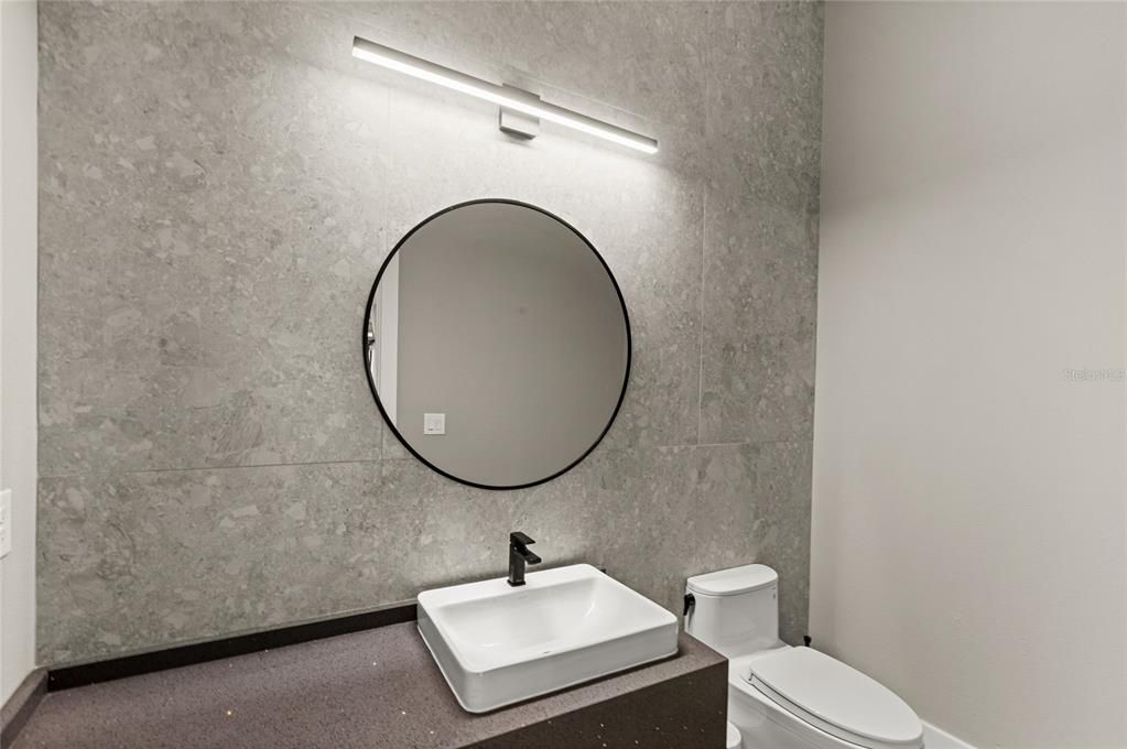 Под контрактом: $2,850,000 (6 спален, 7 ванн, 8372 Квадратных фут)