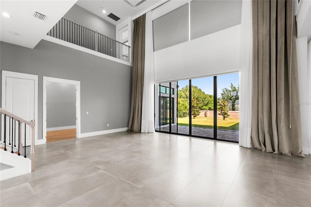 Под контрактом: $2,850,000 (6 спален, 7 ванн, 8372 Квадратных фут)