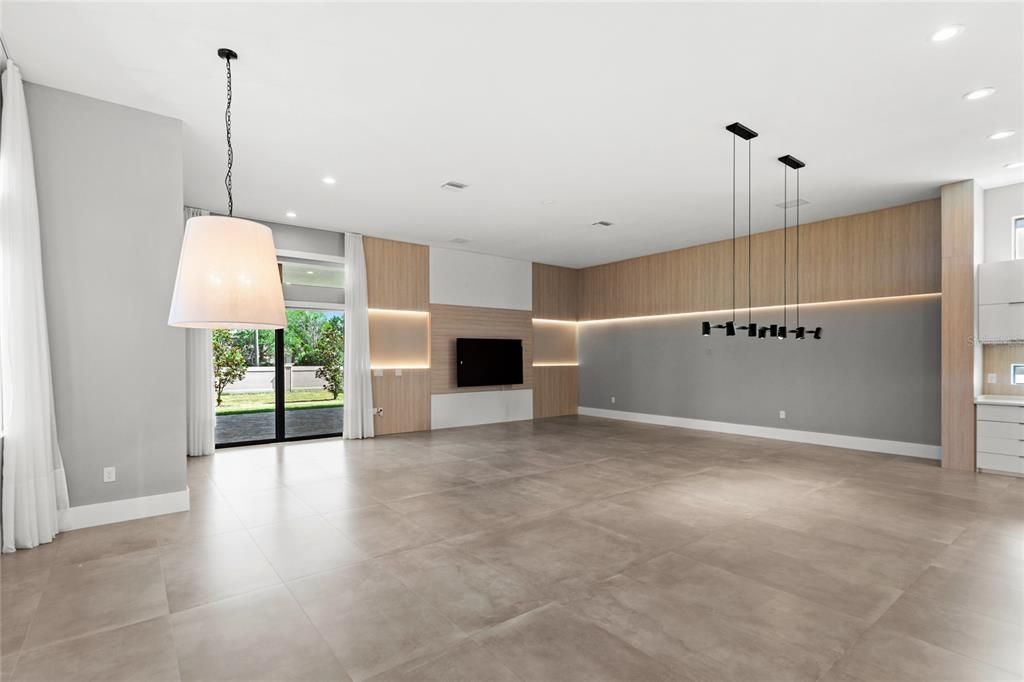 Под контрактом: $2,850,000 (6 спален, 7 ванн, 8372 Квадратных фут)