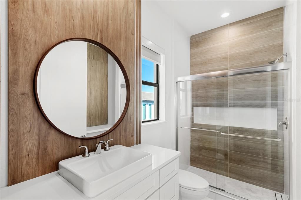 Под контрактом: $2,850,000 (6 спален, 7 ванн, 8372 Квадратных фут)