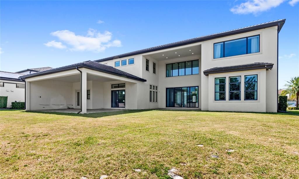 Под контрактом: $2,850,000 (6 спален, 7 ванн, 8372 Квадратных фут)