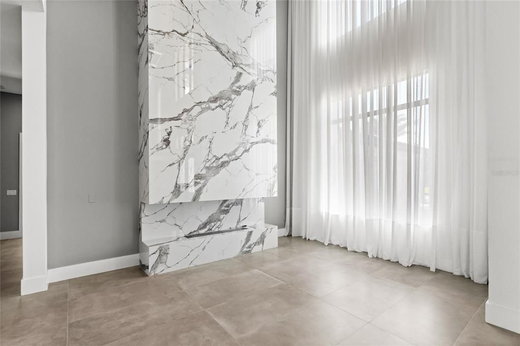 Под контрактом: $2,850,000 (6 спален, 7 ванн, 8372 Квадратных фут)