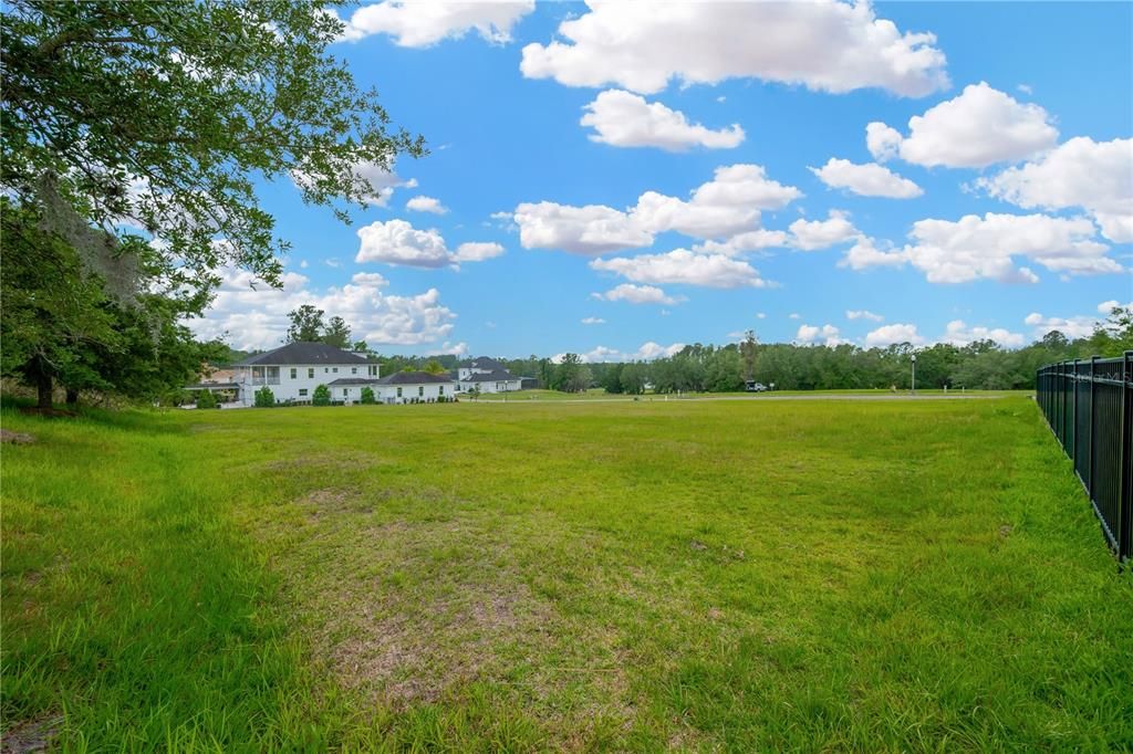 En Venta: $350,000 (0.91 acres)