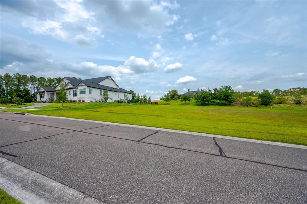 En Venta: $350,000 (0.91 acres)