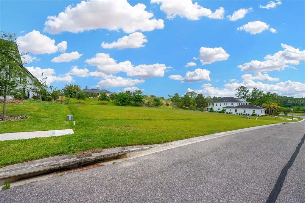 En Venta: $350,000 (0.91 acres)