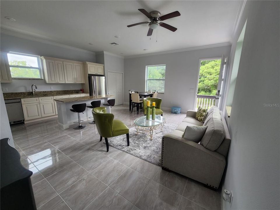 В аренду: $2,000 (2 спален, 1 ванн, 1323 Квадратных фут)