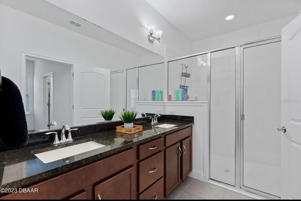 For Rent: $2,400 (4 beds, 2 baths, 1859 Square Feet)